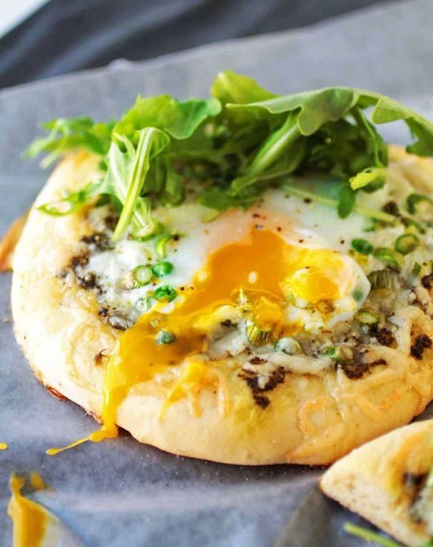 Egg White Breakfast Pizza with Veggies