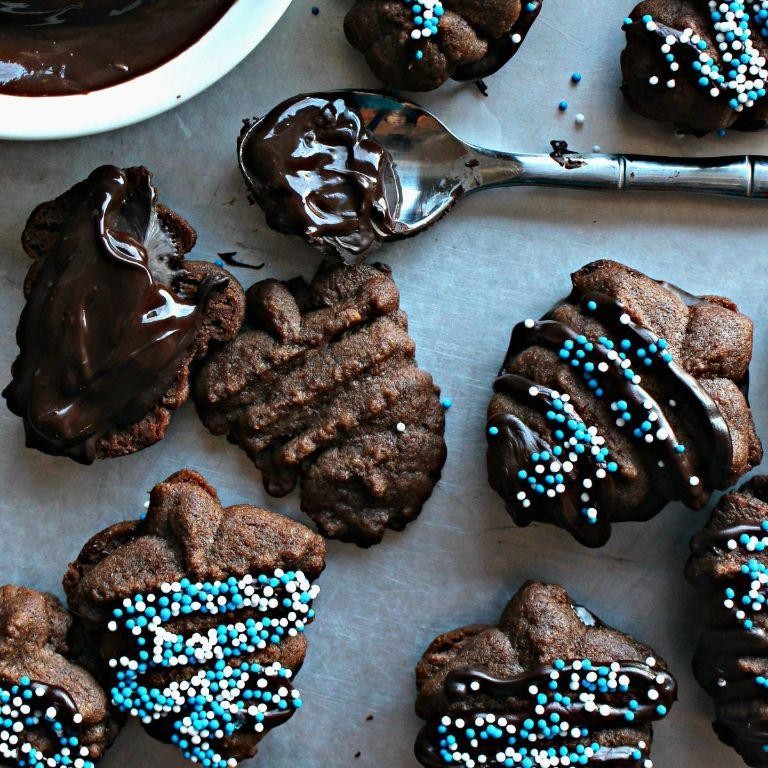 Espresso Chocolate Chip Wreath Cookies