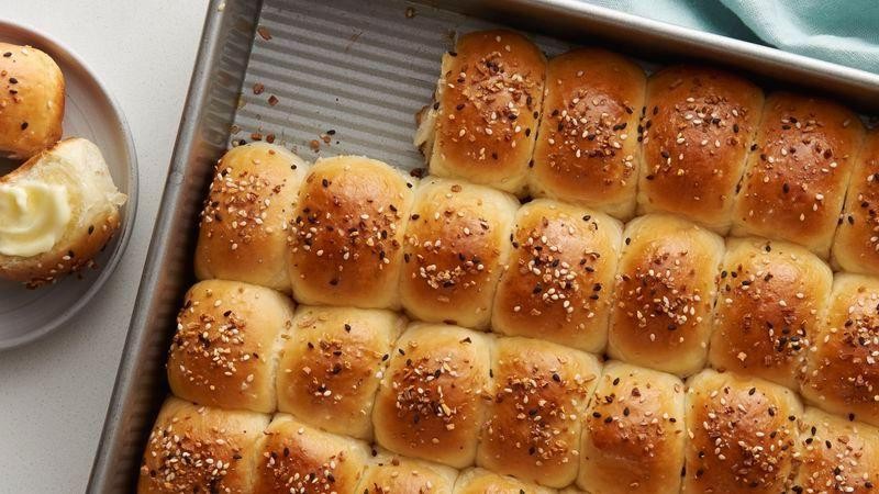 Everything Bagel Dinner Rolls