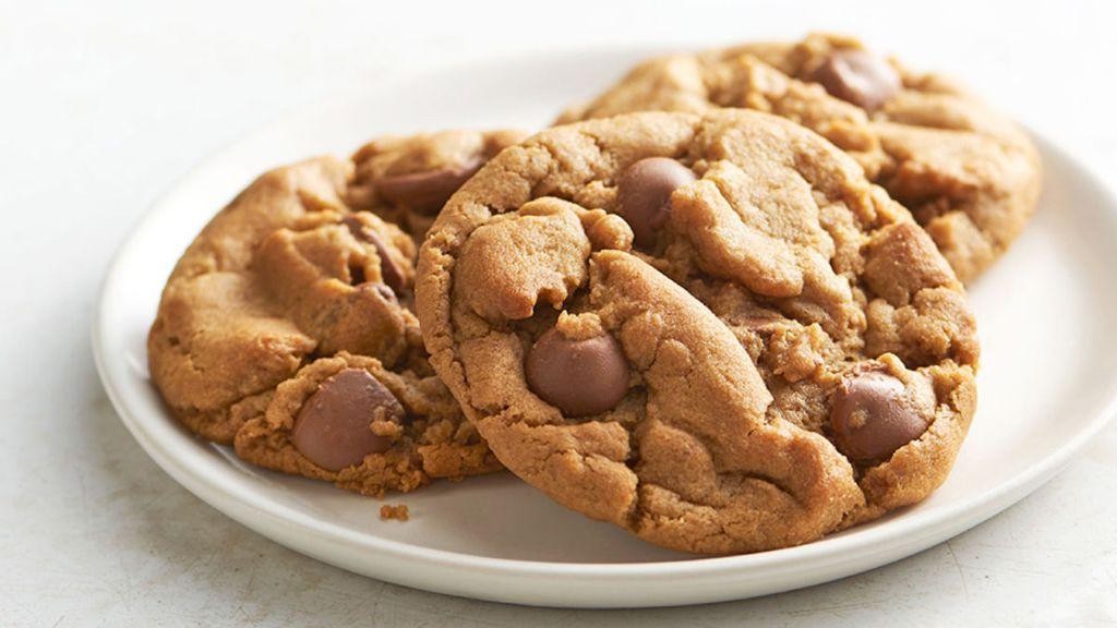 FiberOne Peanut Butter Chocolate Chip Cookies