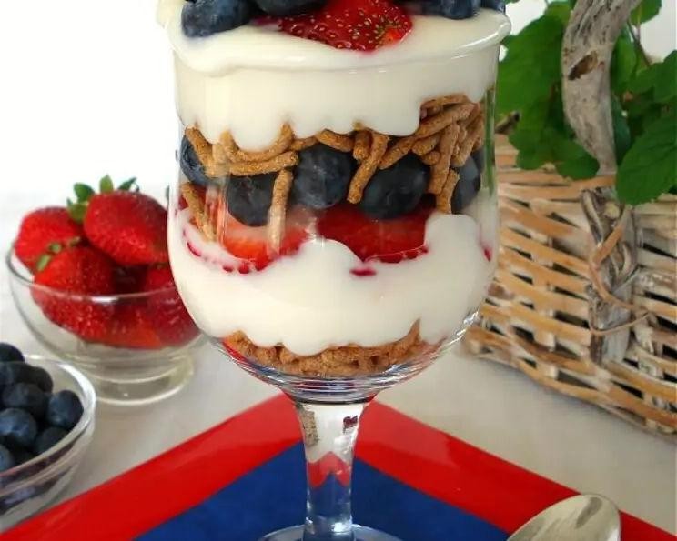 FiberOne Strawberry Yogurt Parfait