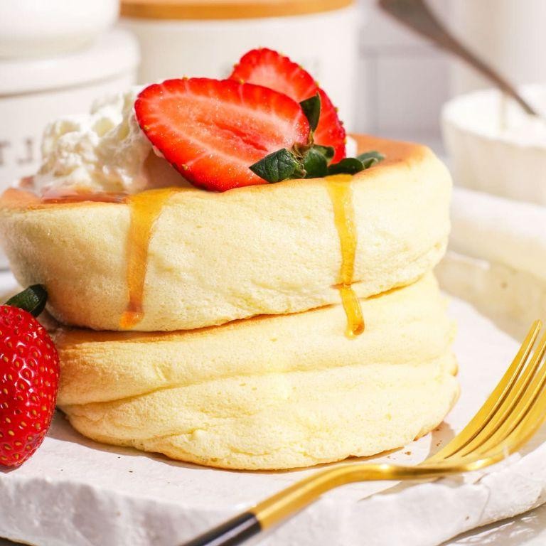 Fluffy Japanese Soufflé Pancakes