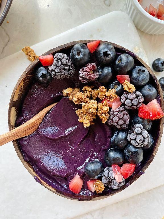 Frozen Blueberry Smoothie Bowl