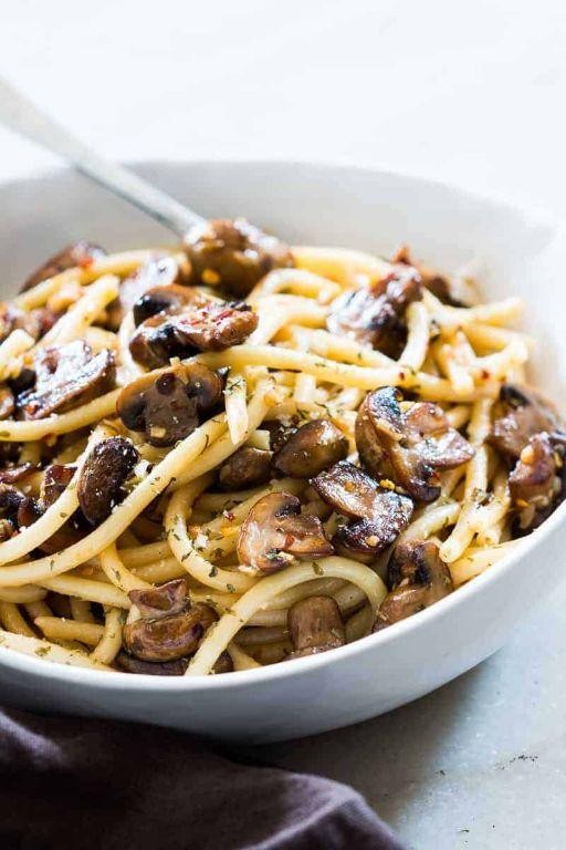 Garlic Butter Spaghetti Aglio e Olio with Mushrooms