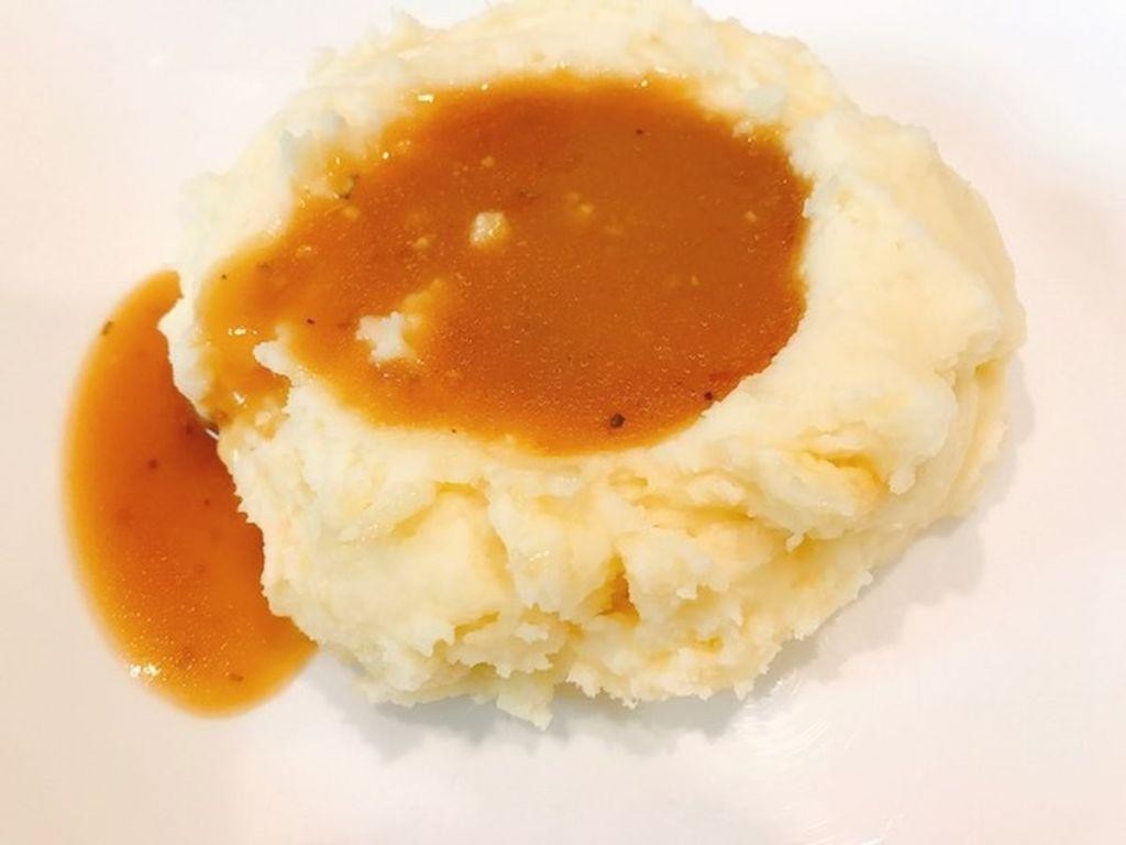 Garlic Mashed Potatoes with Gravy