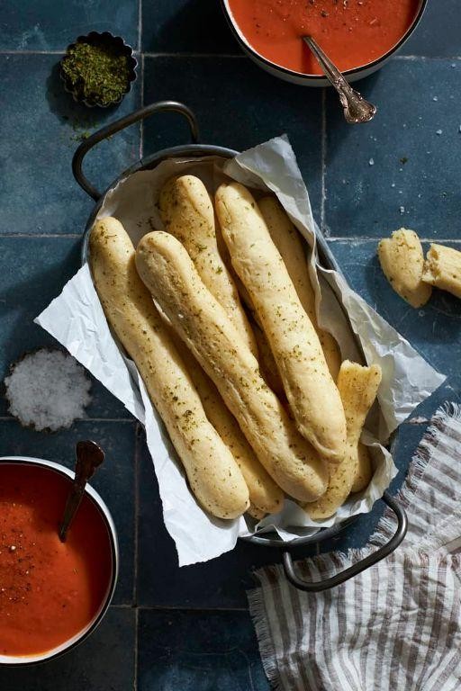 Garlicky Sourdough Discard Breadsticks