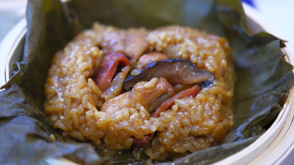 Glutinous Rice Xiu Mai in Lotus Leaf