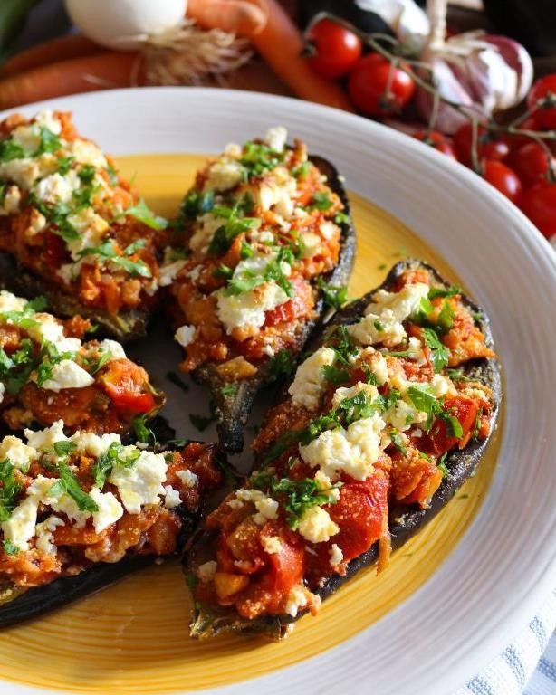 Greek Stuffed Eggplant (Papoutsakia)