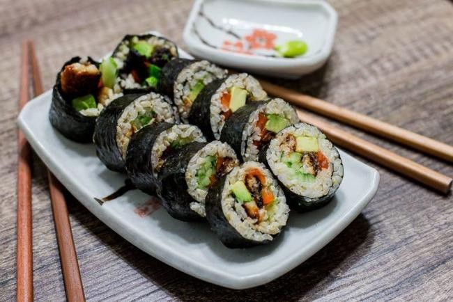 Grilled Eel and Cucumber Sushi