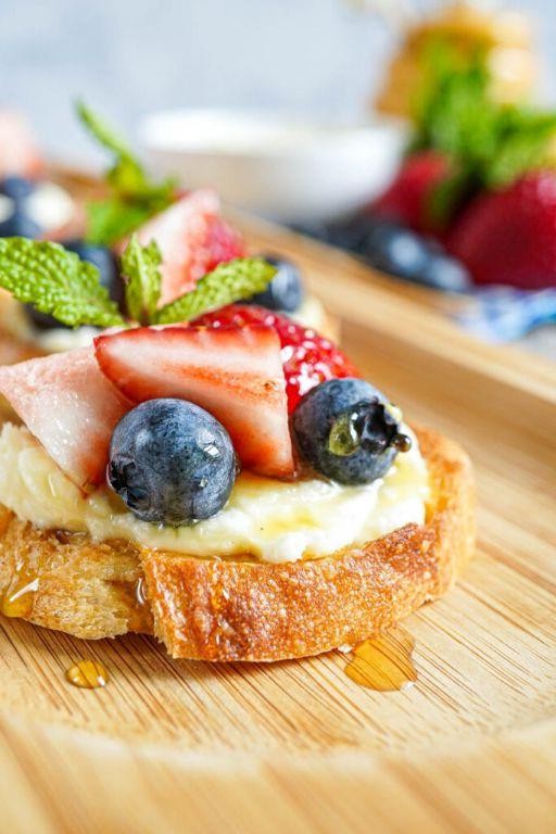 Honey Mascarpone Crostini