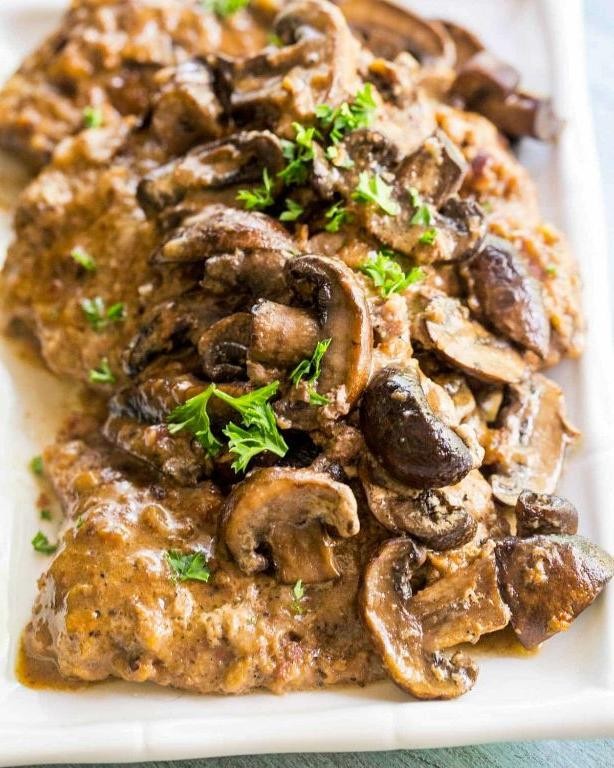 Instant Pot Cube Steak with Mushroom Gravy