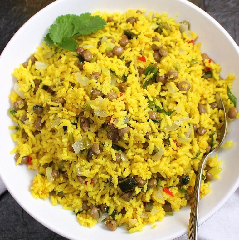 Jamaican Curry Yellow Rice with Pigeon Peas