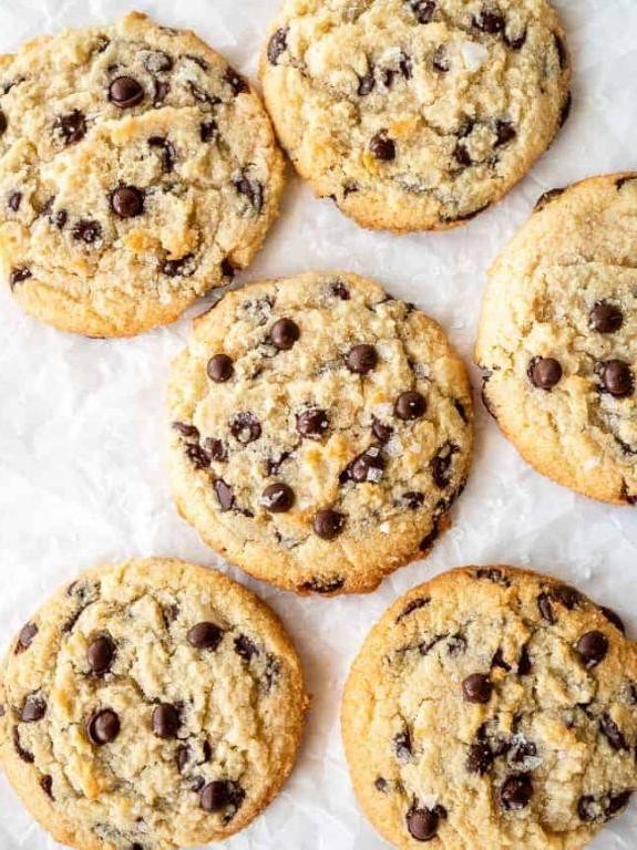 Keto Chocolate Chip Cookies
