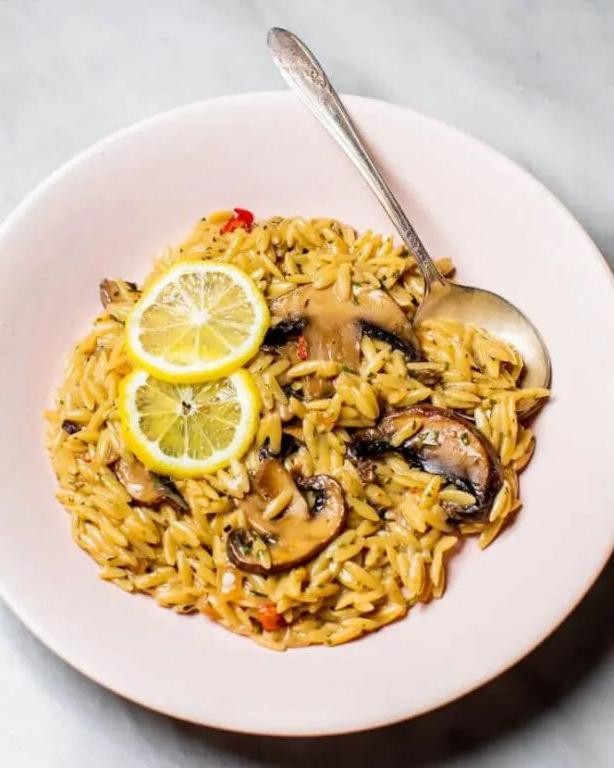 Lemon Orzo with Mushrooms and Thyme