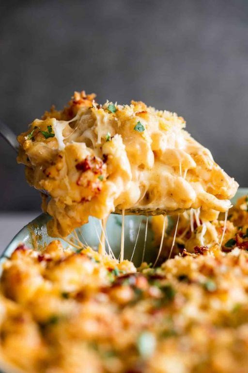 Lobster Mac and Cheese with Roasted Garlic