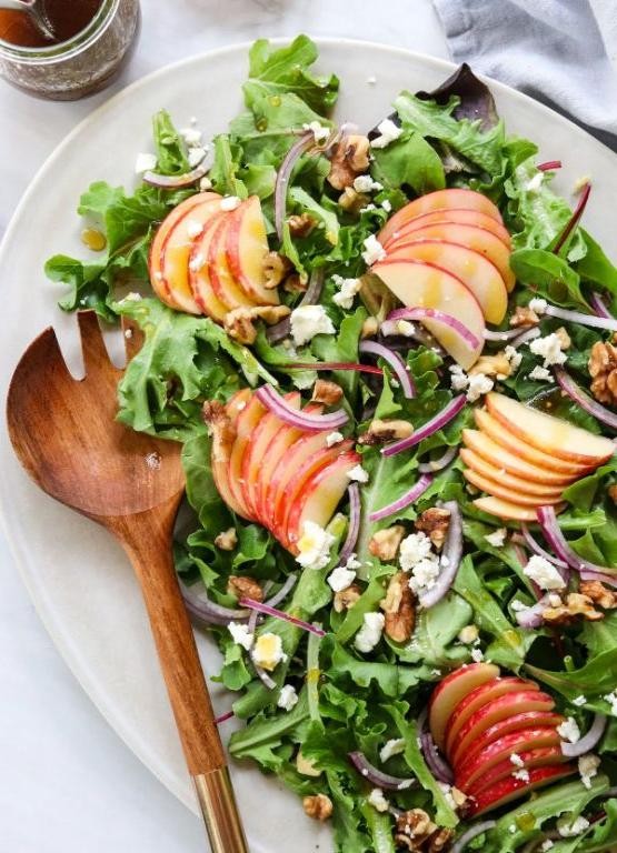 Low-Potassium Apple and Walnut Salad