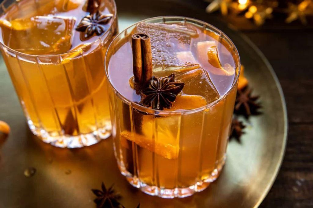 Maple Bourbon Hot Toddy Punch