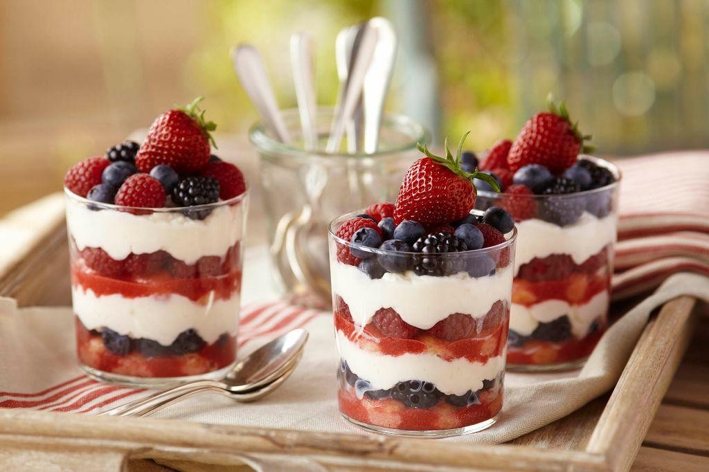 Mascarpone Berry Trifle