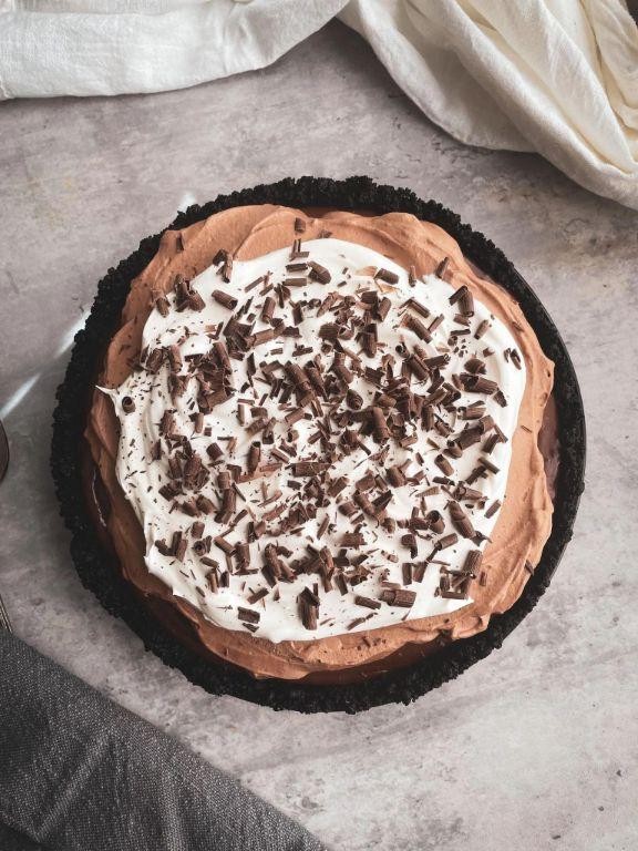 Mocha Cream Pie with Chocolate Shavings