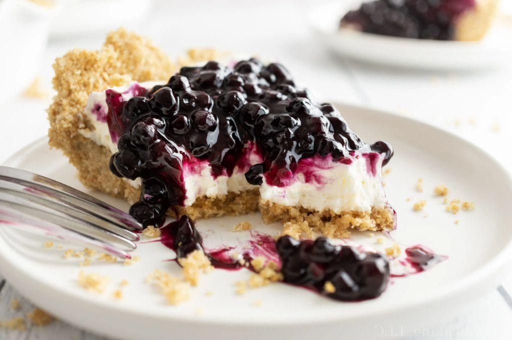 No-Bake Blueberry Cream Graham Cracker Pie