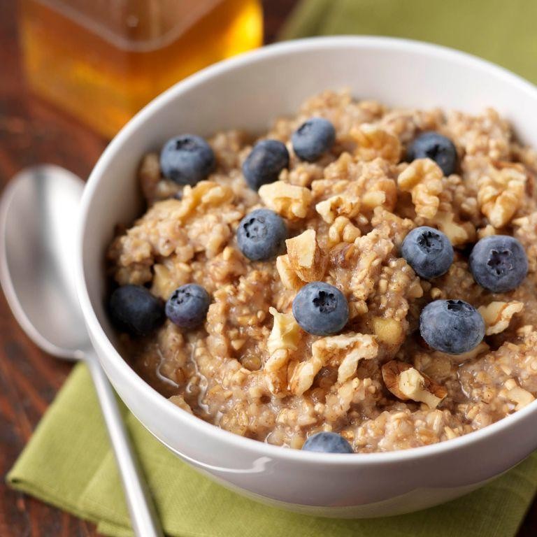 Oatmeal with Blueberries and Walnuts
