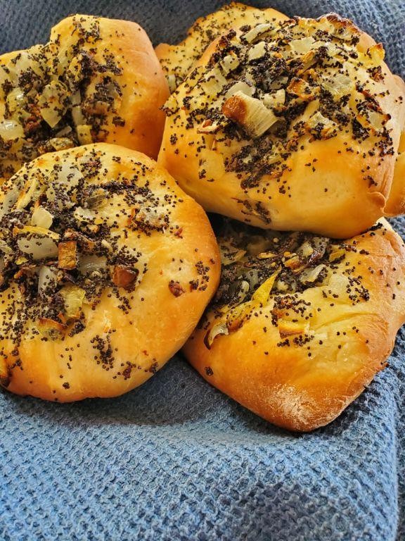 Onion Poppy Seed Dinner Rolls
