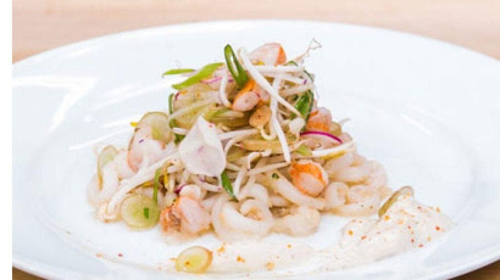 Pad Thai with Squid and Bell Peppers