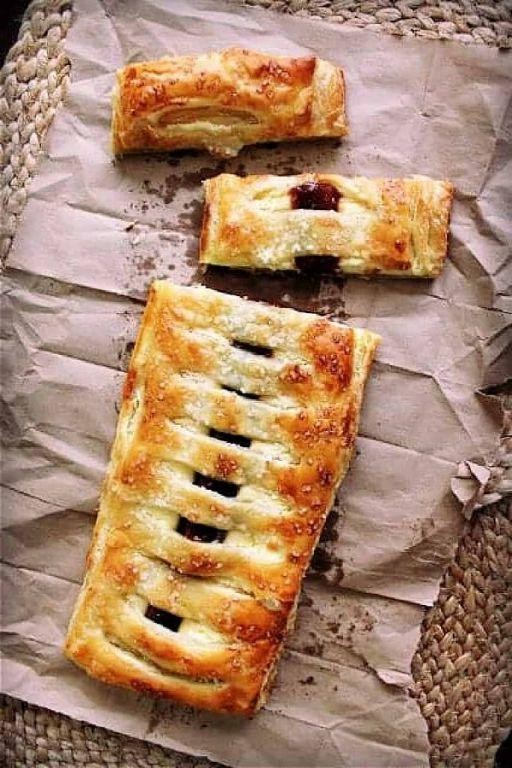 Pan de Guayaba (Guava Bread)
