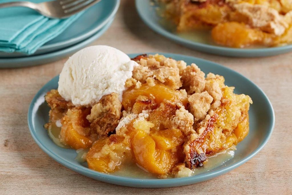 Peach Cobbler Dump Cake with Cinnamon