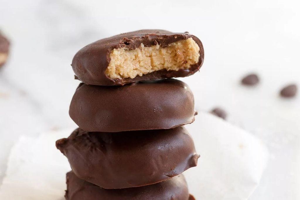 Peanut Butter Stuffed Chocolate Fat Bombs