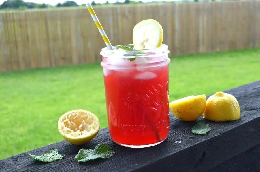 Pomegranate Limeade with Fresh Mint