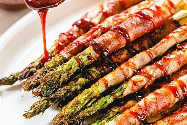 Prosciutto-Wrapped Asparagus with Balsamic Glaze
