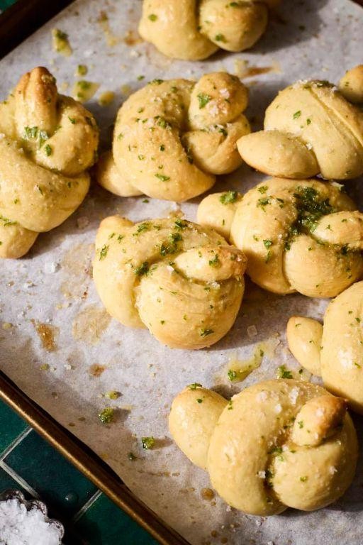 Quick Discard Garlic Knots