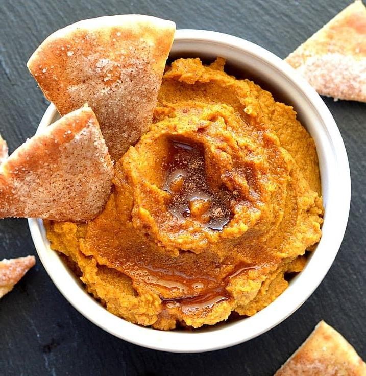 Quick Pumpkin Hummus with Pita Chips