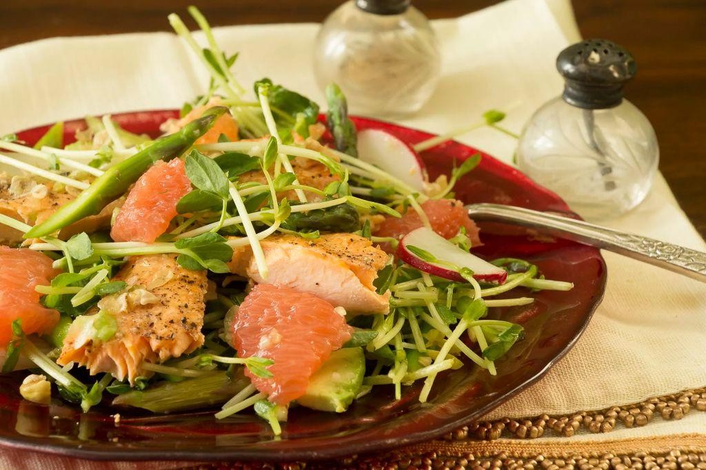 Rainbow Trout Salad with Avocado and Grapefruit