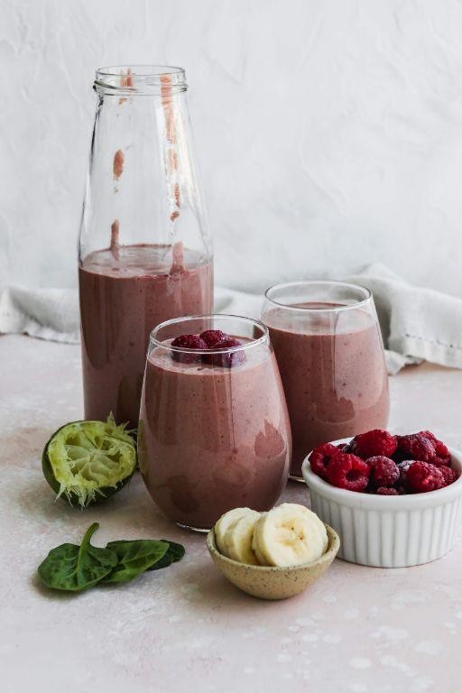 Raspberry Spinach Breakfast Smoothie