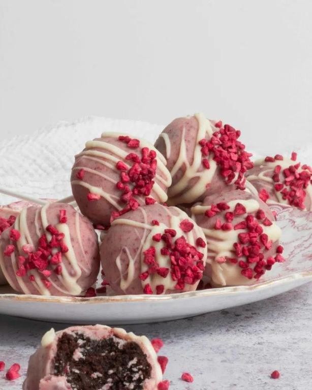 Raspberry White Chocolate Cake Pops