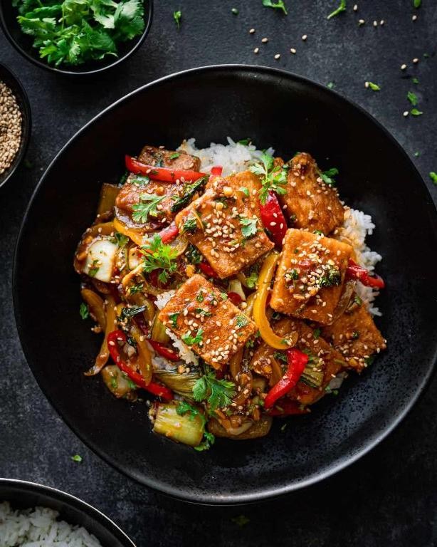 Red Rice Stir-Fry with Tofu and Vegetables