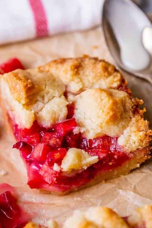 18 Delicious Rhubarb Pie Recipes for Summer