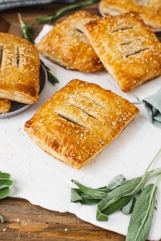 Roasted Garlic and Ricotta Puff Pastry Pockets
