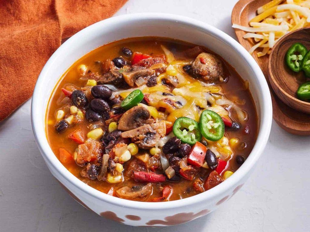 Roma Tomato and Black Bean Chili