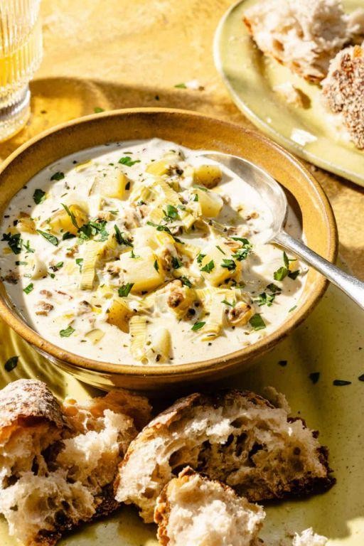 Rustic Clam Chowder with Leeks and Thyme