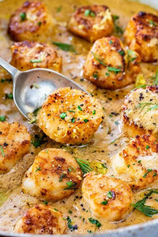 Seared Scallops with Garlic Lemon Sauce