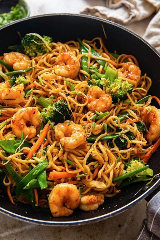 Shrimp Chow Mein with Garlic Sauce