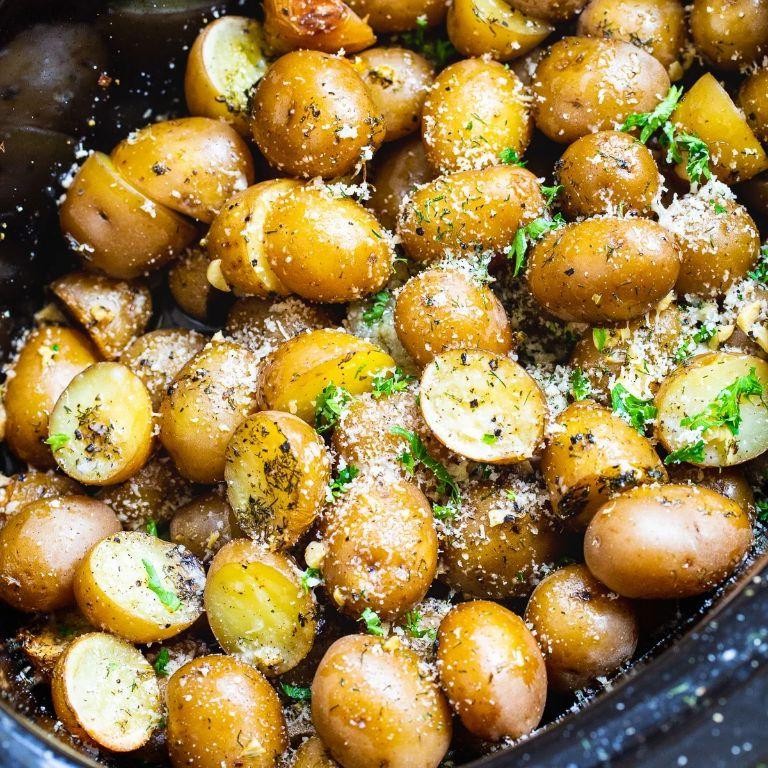 Slow Cooker Garlic Parmesan Potatoes