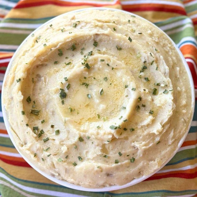 Slow Cooker Mashed Potatoes with Cream Cheese