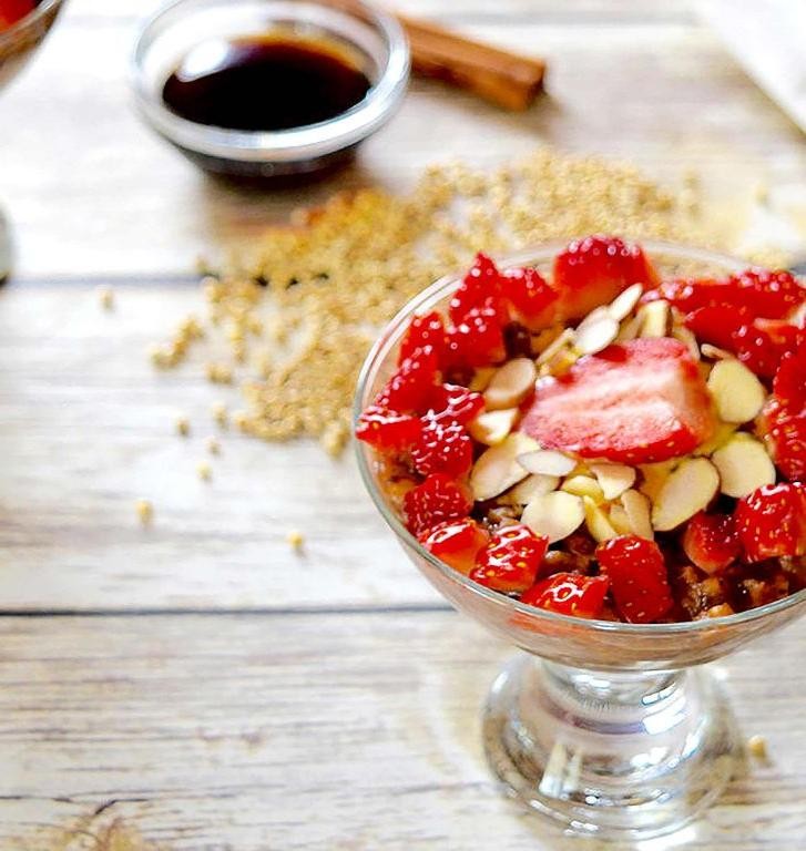 Sorghum Breakfast Porridge with Berries