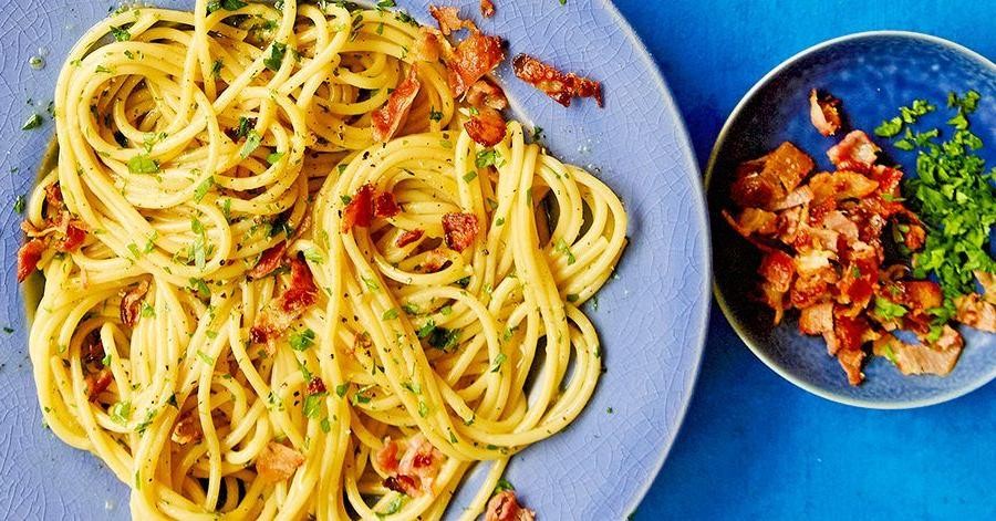 Spaghetti Aglio e Olio with Crispy Pancetta