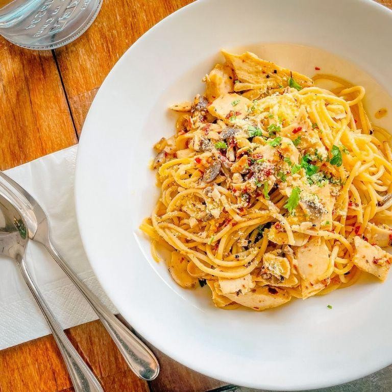 Spaghetti Aglio e Olio with Grilled Chicken