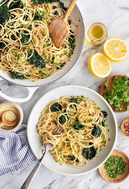 Spaghetti Aglio e Olio with Lemon Zest and Parsley